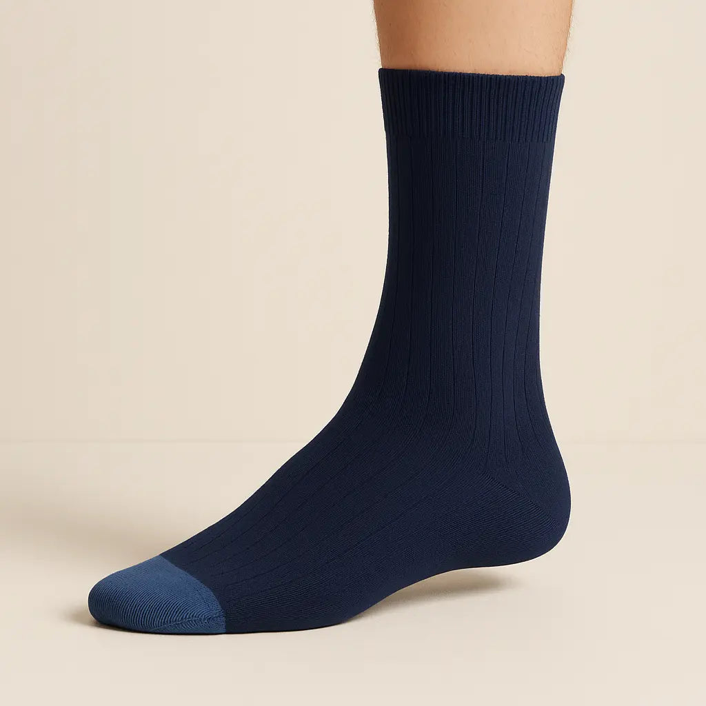 Chaussettes homme City mi-mollet coton bleu marine sur pied mannequin