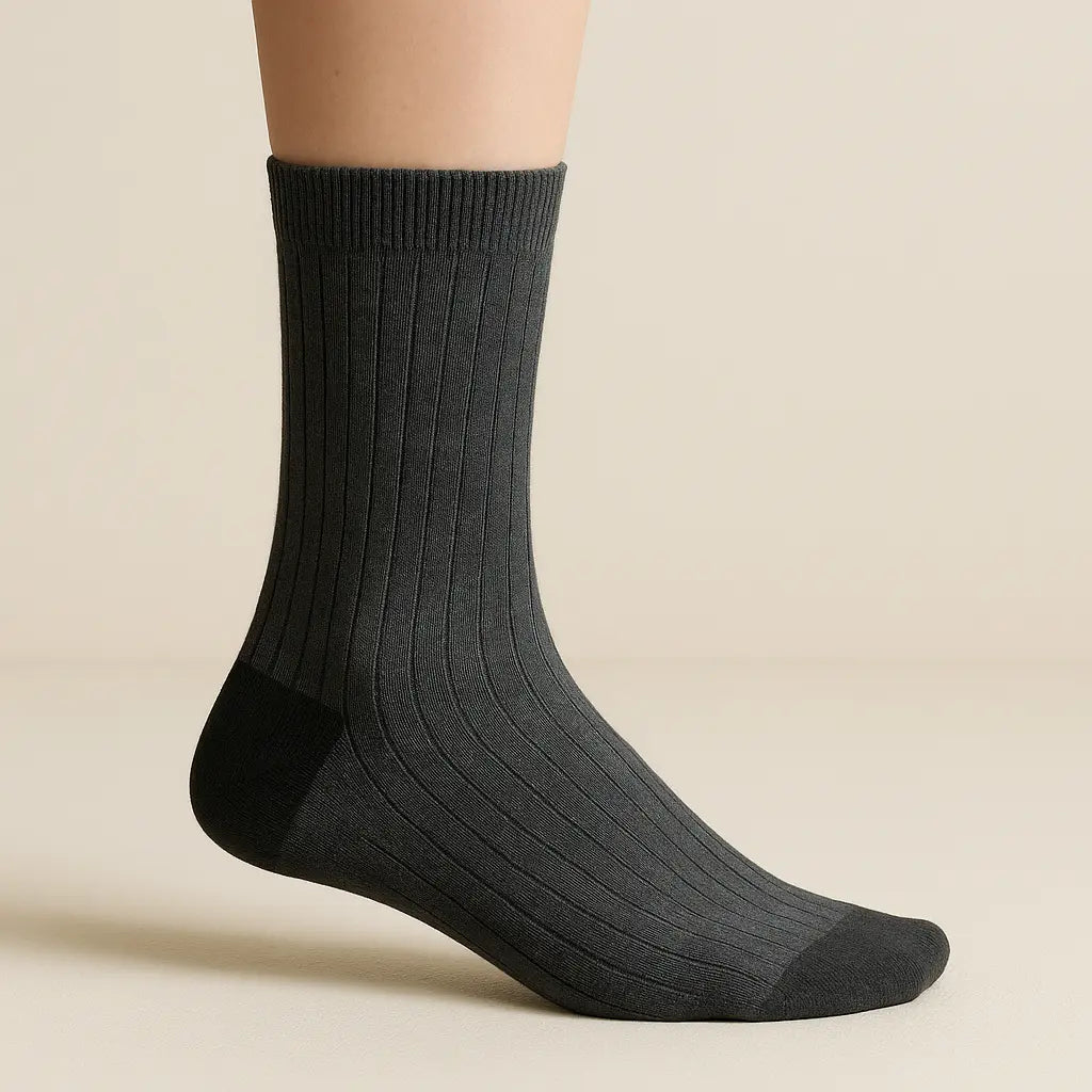 Chaussettes Hommes City en coton mollet gris foncé sur pied mannequin