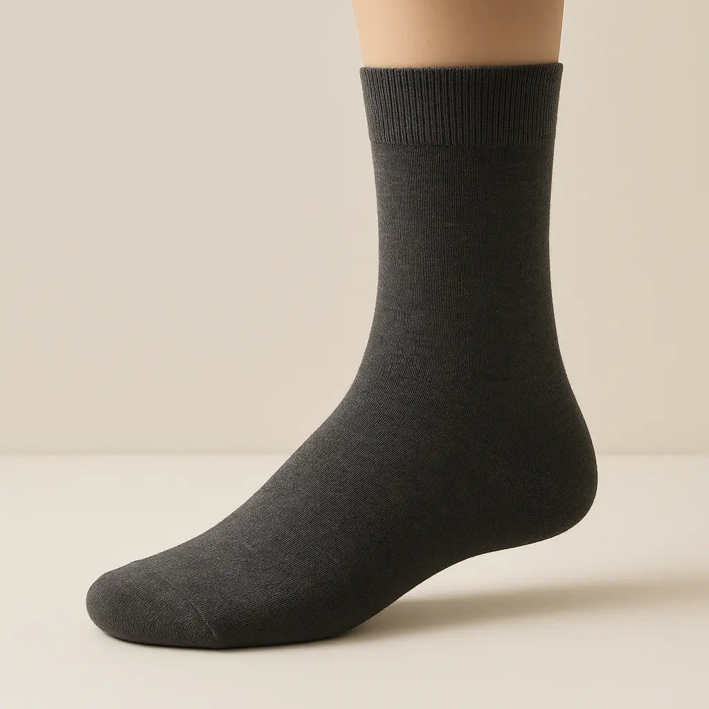 Chaussettes Homme Couleurs Mollet Coton Gris Foncé sur pied mannequin