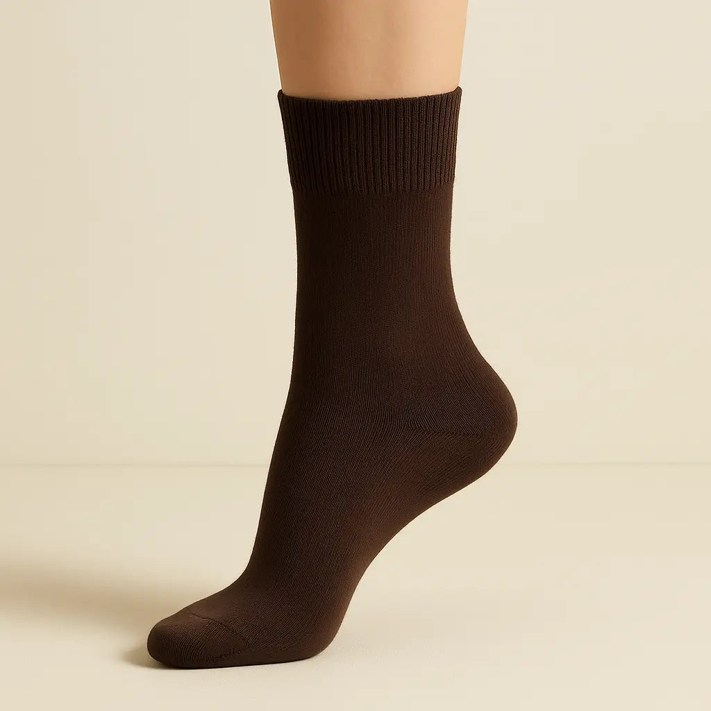 Chaussettes homme Couleurs marron mi-mollet en coton sur pied mannequin