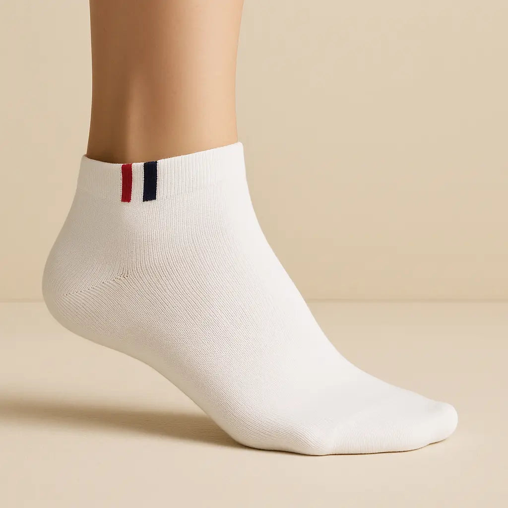 Chaussettes hommes France socquettes coton blanc sur pied mannequin