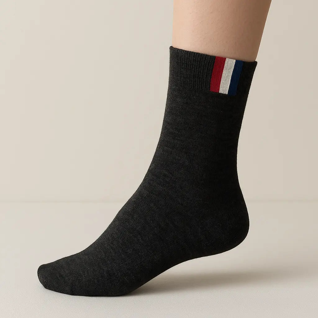 Chaussettes homme France noir en coton mi-mollet sur pied mannequin