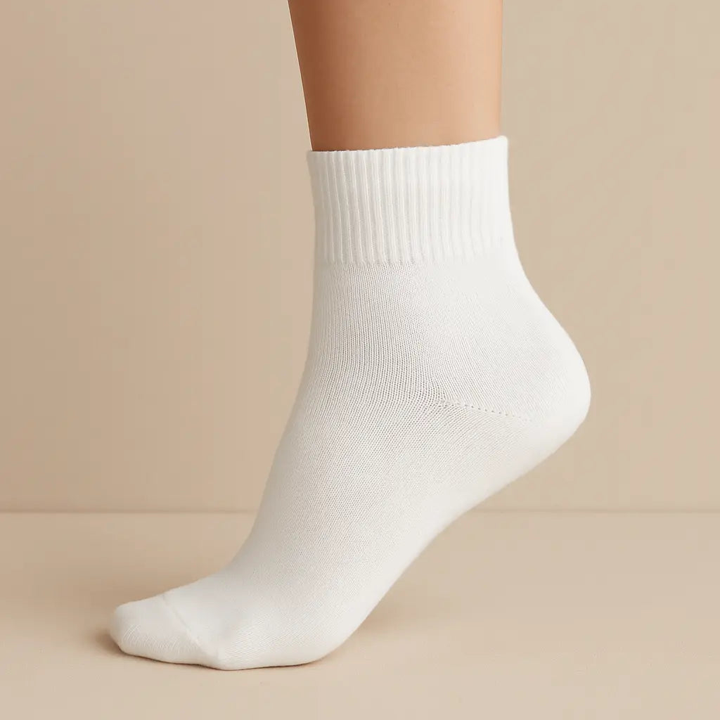 Chaussettes hommes courtes en coton blanc SOXX sur pied mannequin