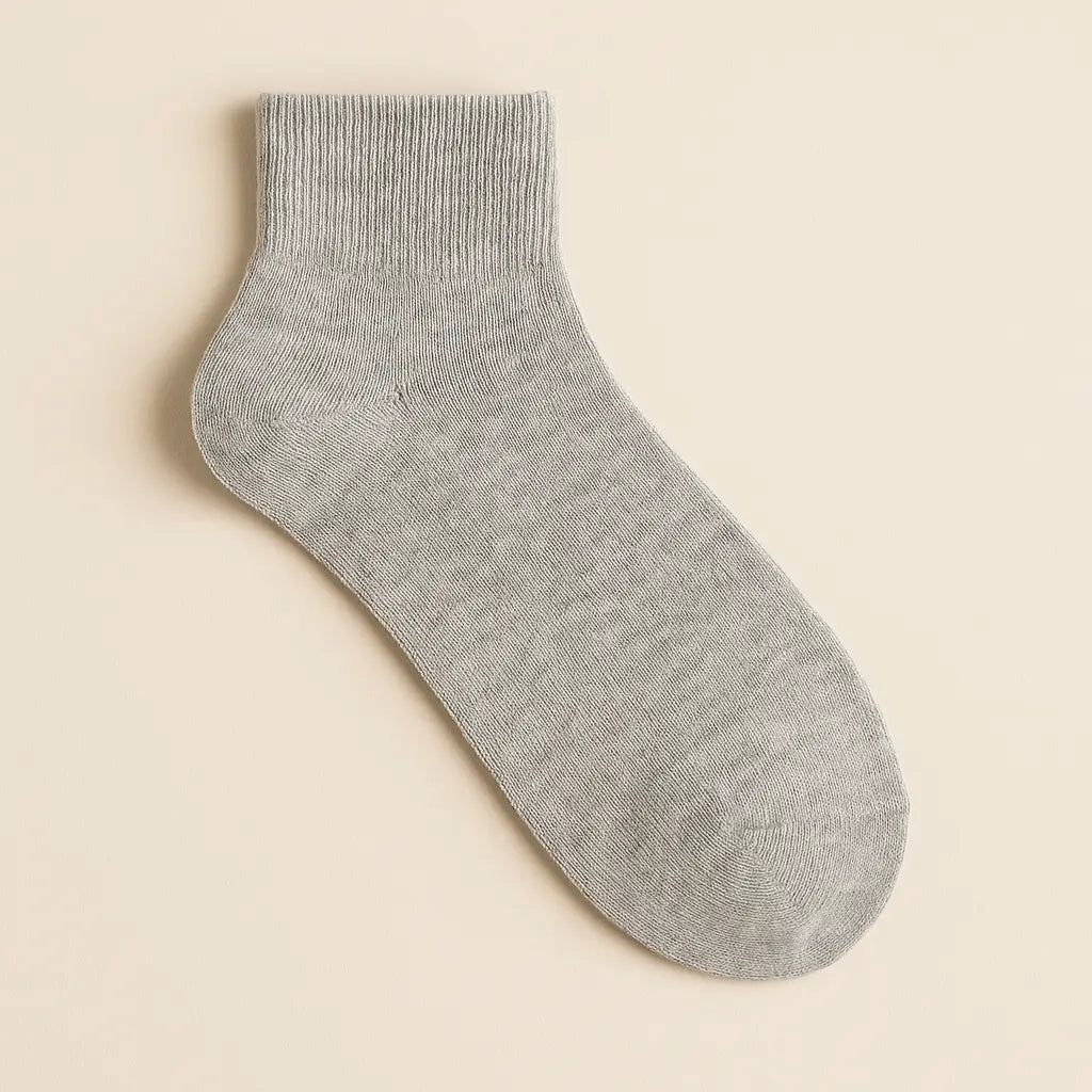 Chaussettes hommes courtes en coton gris clair vue à plat