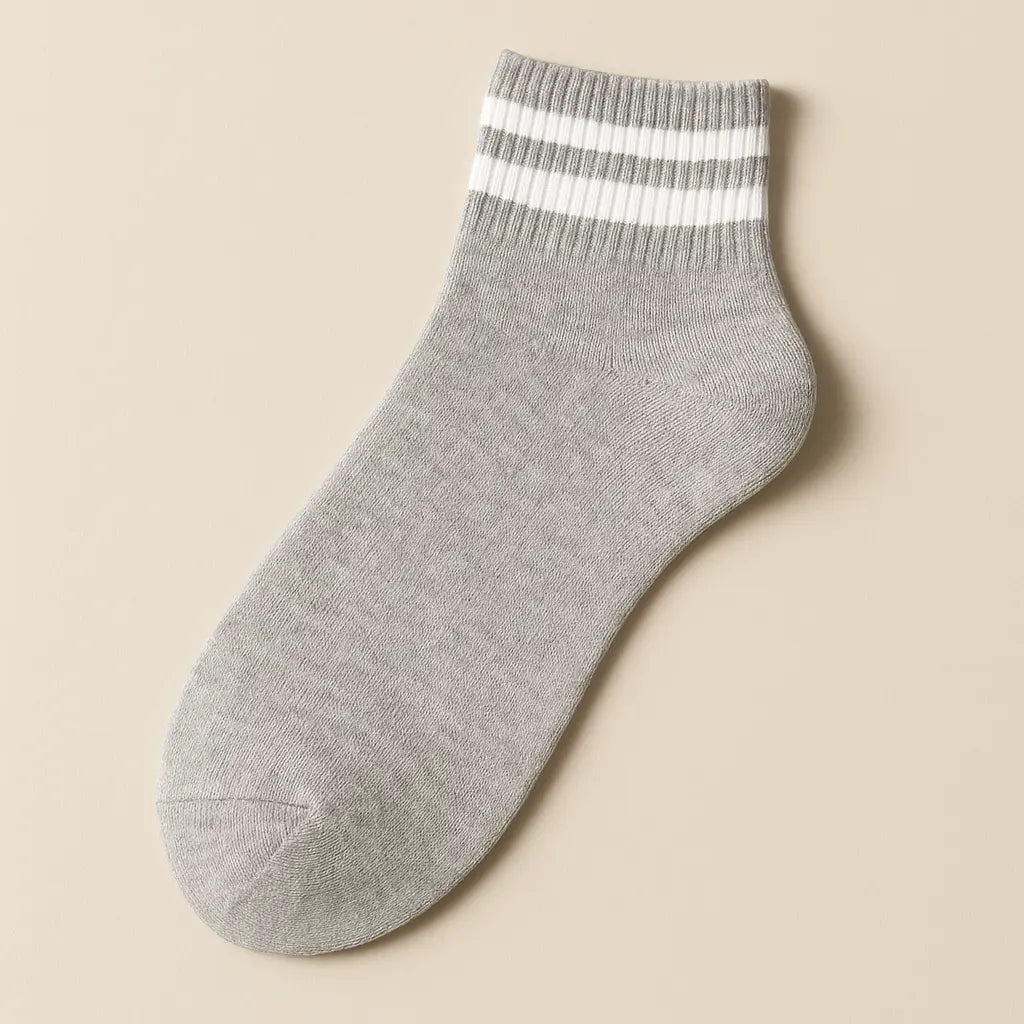 Chaussettes homme courtes en coton gris clair vue à plat