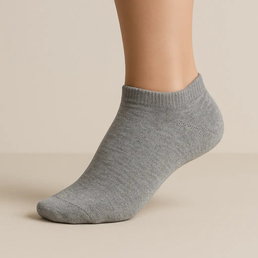 Chaussettes Homme Socquettes en Coton Gris Clair sur pied mannequin