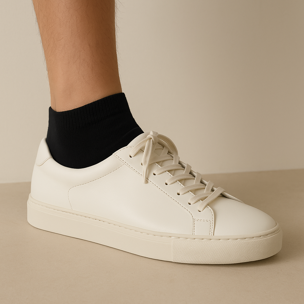 Chaussettes hommes courtes noires en coton socquette avec chaussures