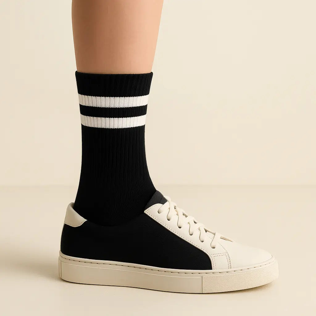 Chaussettes Hommes Sport Mi-mollet Coton Noir sur pied mannequin