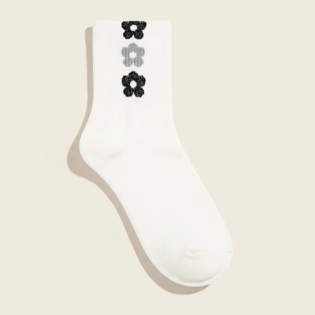 Chaussettes SOXX.shop mi-mollet blanches en coton peigné avec trois petites fleurs brodées sur le côté